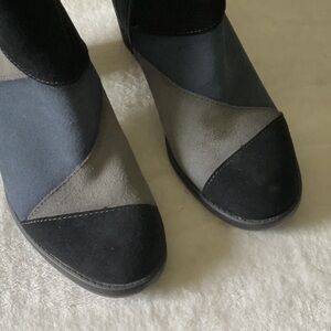Earth Black and Gray Ankle Boots with Geometric Pattern